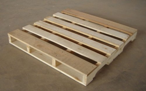 Pallet gỗ thông tự nhiên, chịu tải tốt, an toàn cho doanh nghiệp sản xuất